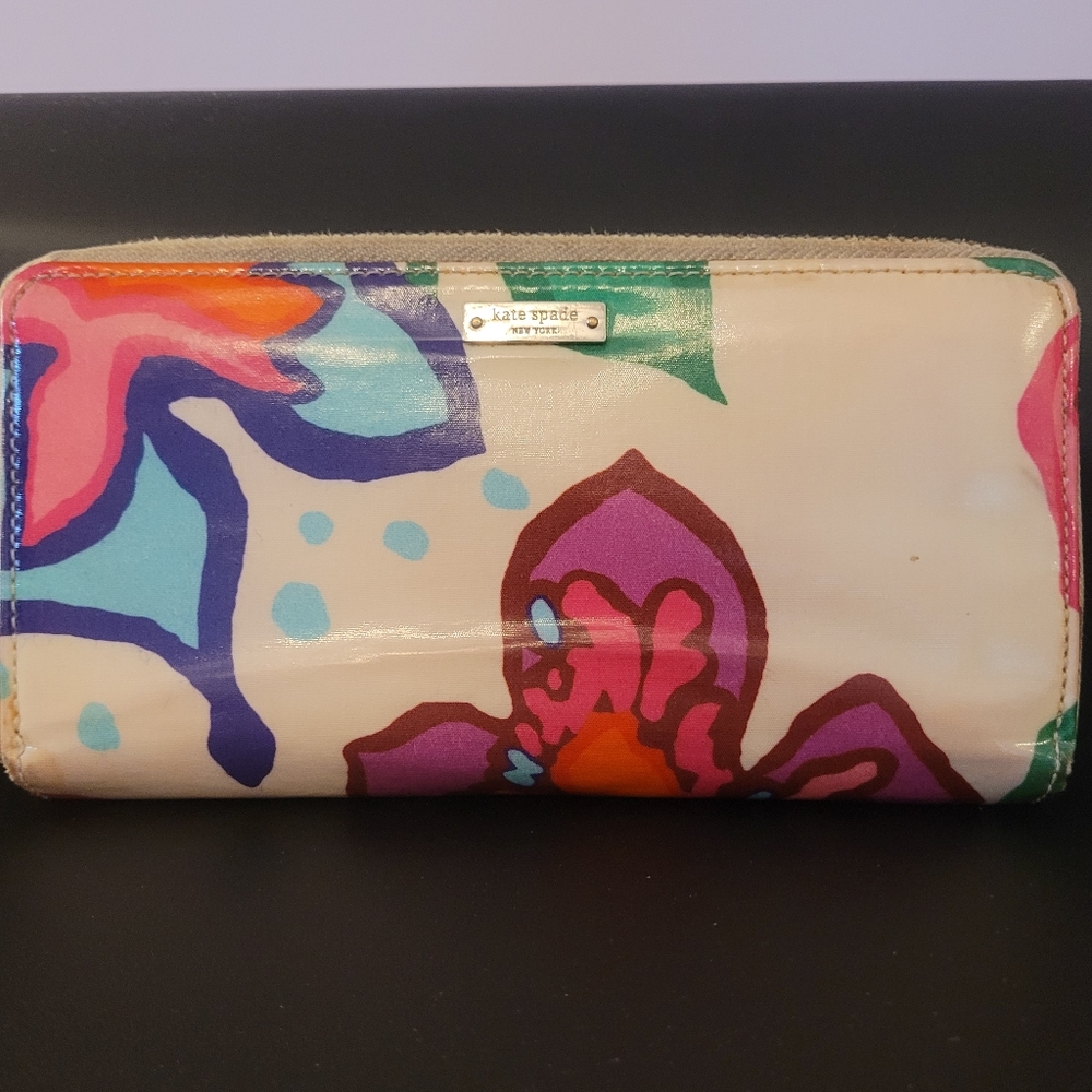 KATE SPADE NEW YORK wallet!! FLORAL FIESTA LACEY zip around wallet.
